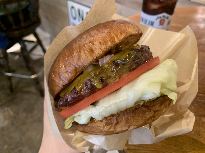 アメリカに瞬間移動！？【テキーラダイナー】肉感たっぷりのハンバーガーが絶品です